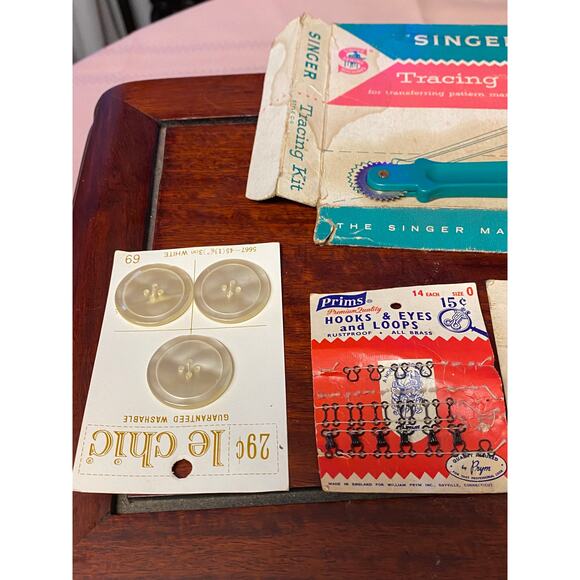 Mixed Box Lot Sewing Notions weighs 10 oz. List in description GUC - Picture 9 of 12